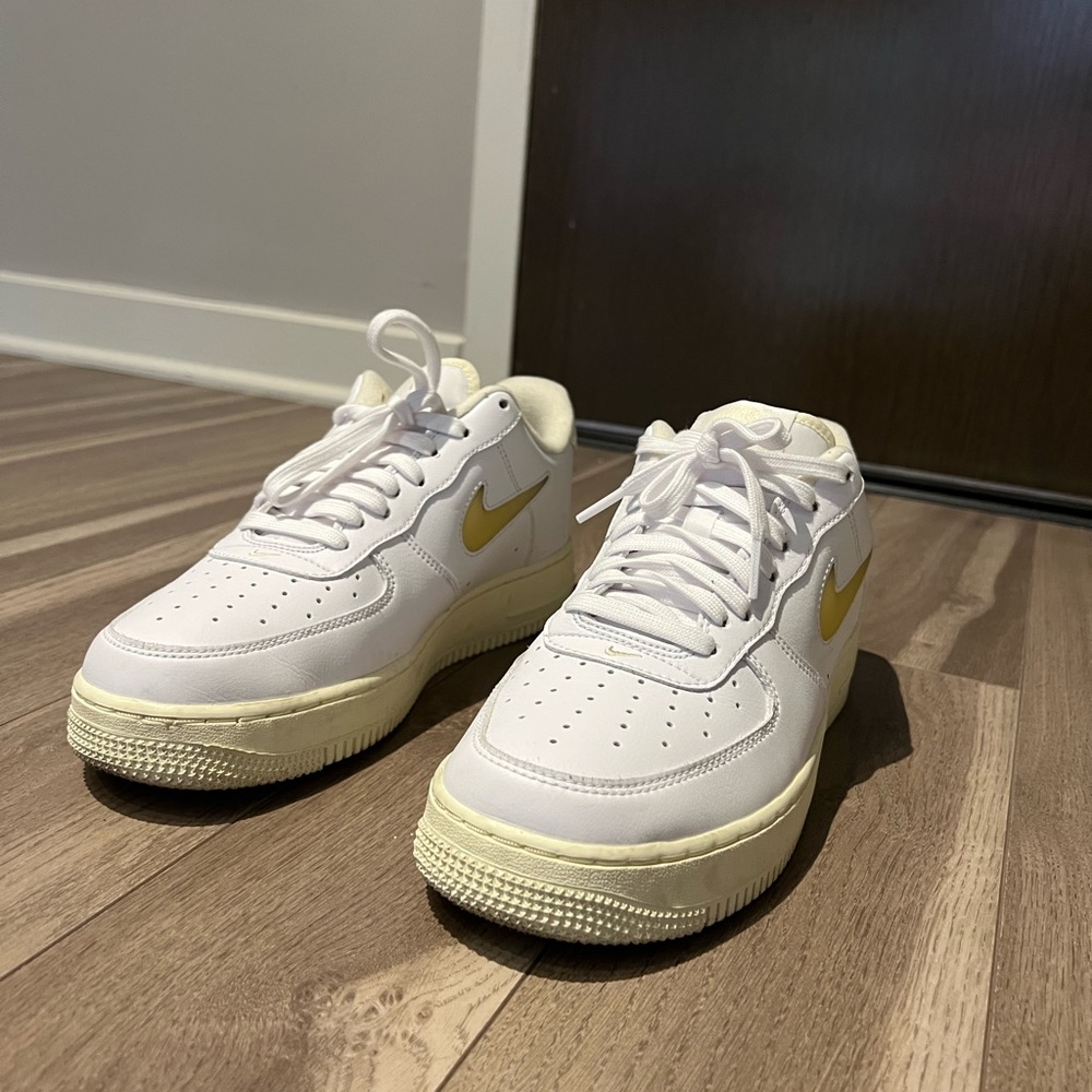 NIKE Air Force 1 ‘07 LX white/coconut milk/pale vanilla —SIZE 9.5/11
